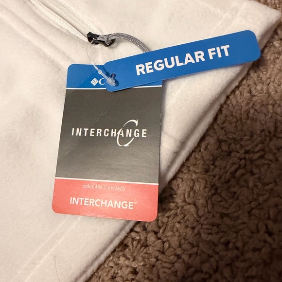 Women’s Columbia Zip Up - Picture 3 of 3